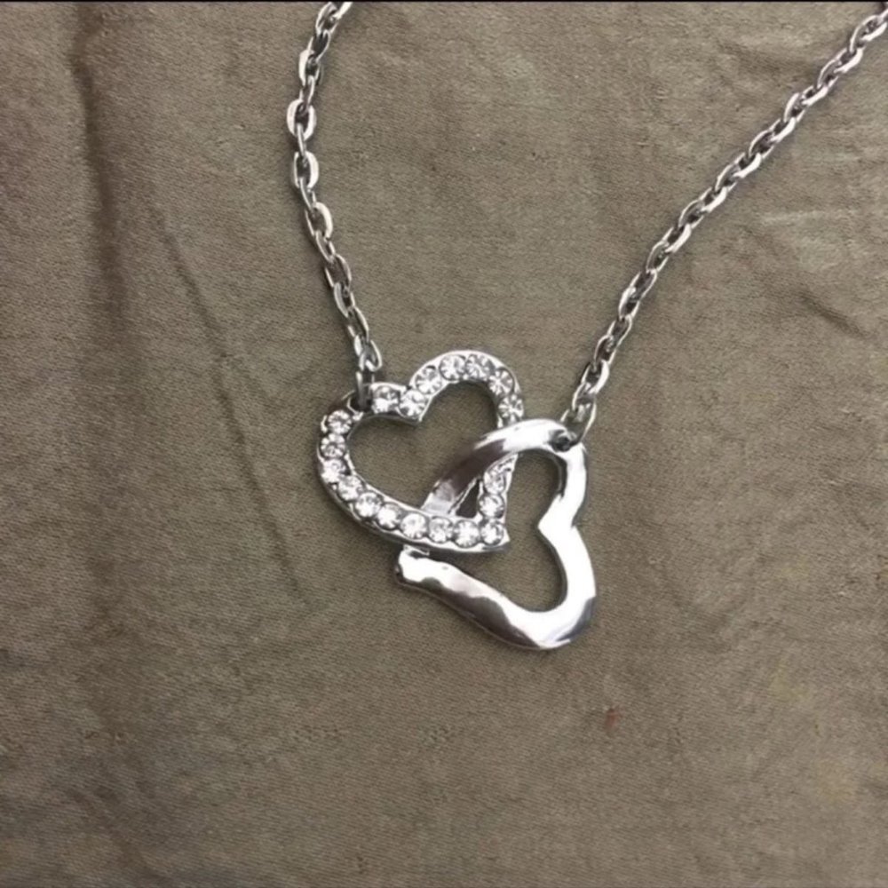 3/$25 ** Clear Swarovski Elements heart necklace